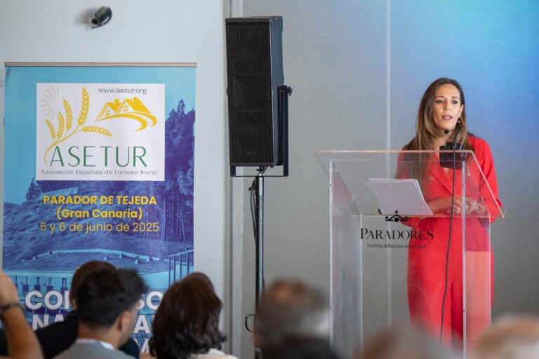 Jéssica de León anuncia un estudio sobre el impacto del turismo rural y nuevas ayudas para su desarrollo en Canarias
