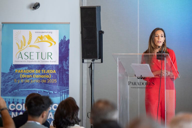 Jéssica de León anuncia un estudio sobre el impacto del turismo rural y nuevas ayudas para su desarrollo en Canarias