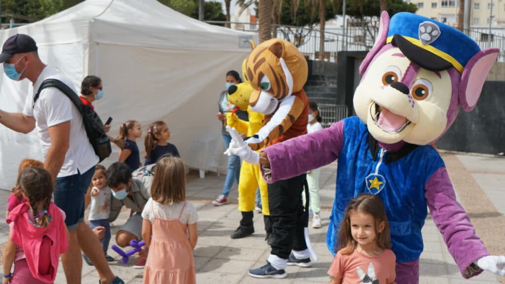 Día Escolar de la No Violencia y la Paz con una jornada educativa y familiar en la Plaza de La Paz