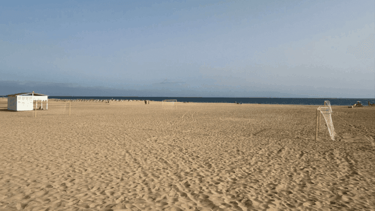 El Ayuntamiento de Pájara completa la zona de ocio deportivo en la playa del Matorral