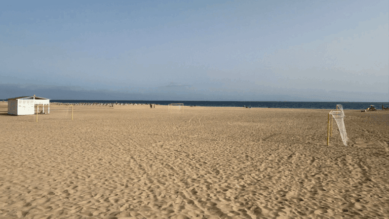 El Ayuntamiento de Pájara completa la zona de ocio deportivo en la playa del Matorral