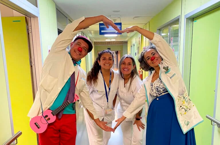 El Hospital de Fuerteventura y Hospitran refuerzan su alianza para humanizar la asistencia sanitaria a través del humor