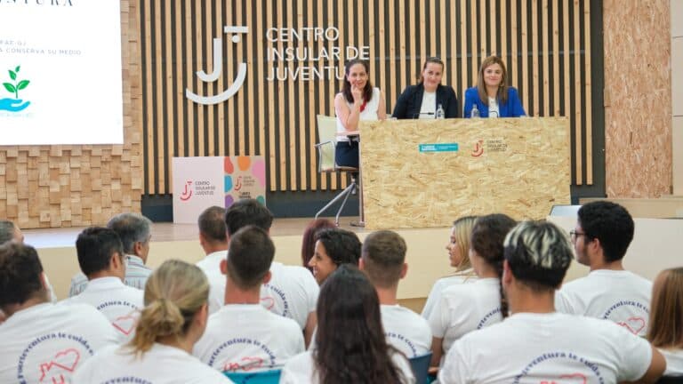 El Cabildo pone en marcha dos planes de formación y empleo para al cuidado de las personas y la conservación el medio