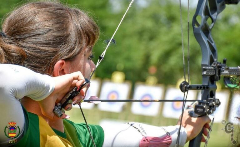 El Club San Crispín consolida su progresión en el tiro con arco y se prepara para el circuito internacional de Sala