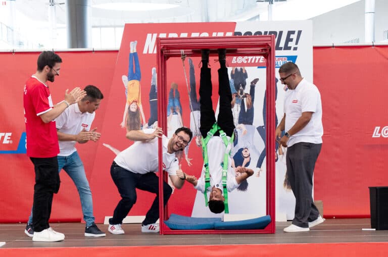 El joven mago majorero Raúl Magic protagonista en el evento “Nada es Imposible” de Loctite