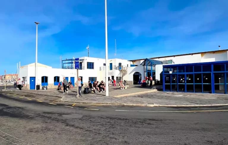 El Gobierno de Canarias invierte cerca de un millón de euros en modernizar el muelle de Corralejo