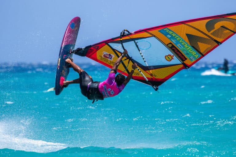 El viento regresa a Sotavento y desata la emoción en el cuadro masculino de Freestyle