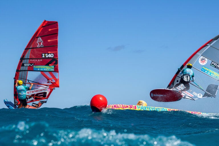 Último día de infarto en el Slalom X masculino en Fuerteventura: Mortefon acaricia el título