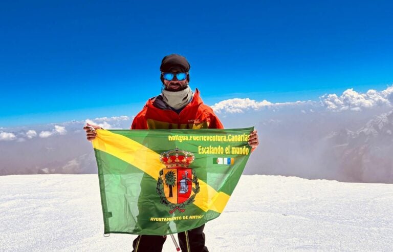 Armando Marco Placeres hace historia en el alpinismo al conquistar el Golden Peak en Pakistán