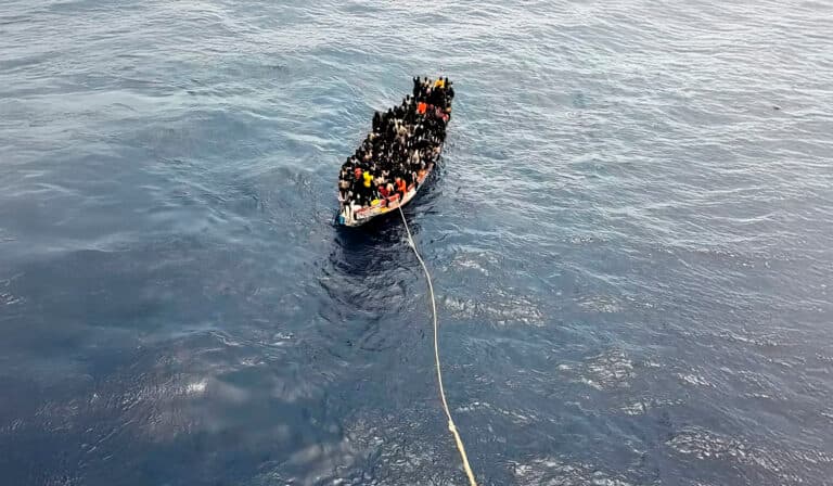 Llega a Gran Canaria el mayor cayuco hasta la fecha con 251 personas a bordo