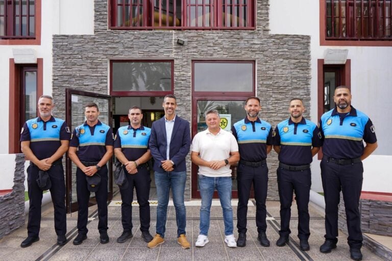 Cinco nuevos oficiales mejoran la operatividad de la Policía Local de La Oliva