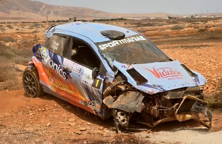 Accidente en el RallySprint de Antigua: vuelco del Hyundai i20 R5 en su estreno