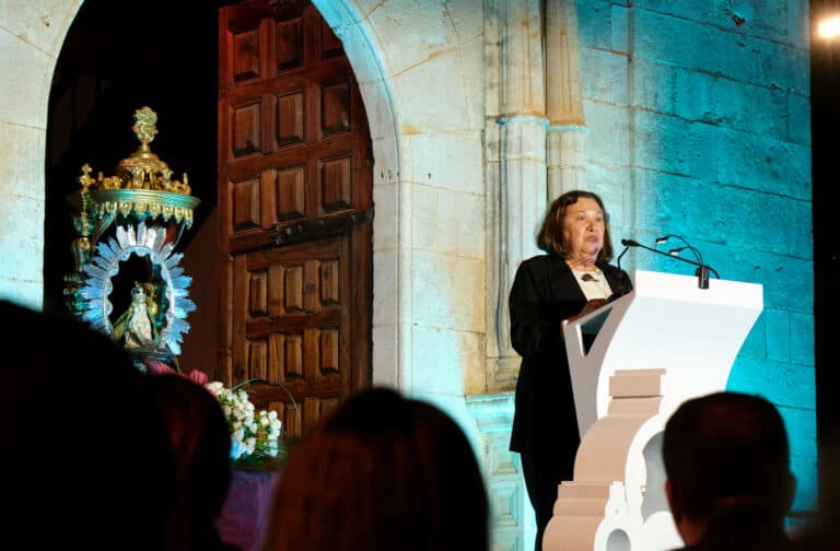 Un pregón histórico y precioso: Inma de Armas abre La Peña con un viaje por la memoria y la resiliencia de Fuerteventura