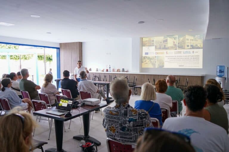 La Oliva impulsa la rehabilitación de 99 viviendas en el Casco Viejo de Corralejo con una inversión de 2,5 millones de euros