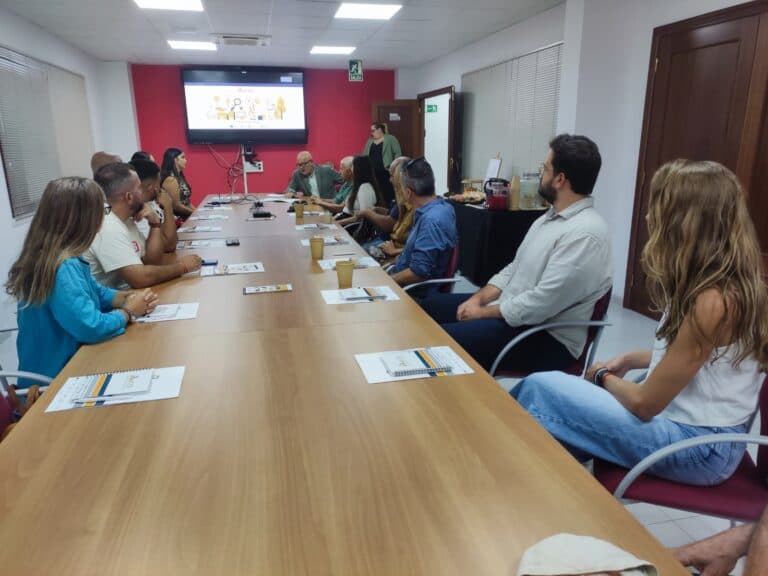 Trece profesionales se certifican como pilotos de drones gracias a Red CIDE