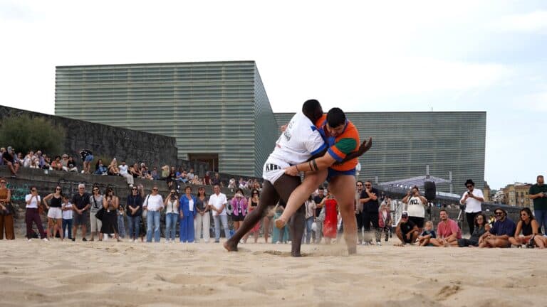 «La Lucha» conquista San Sebastián en una exhibición histórica durante el Festival de Cine