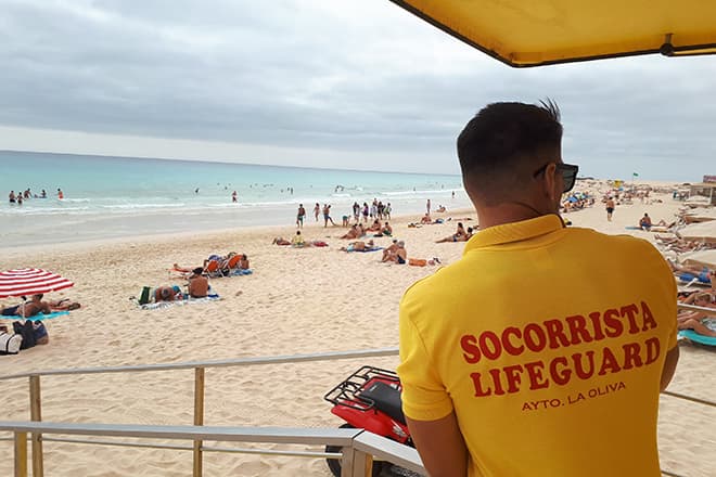 La Oliva rescinde el contrato de socorrismo de Cruz Roja por incumplimientos