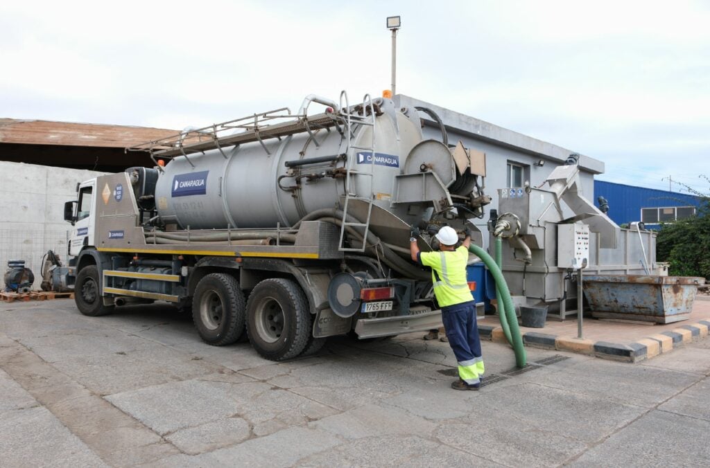 Puerto del Rosario avanza en la modernización de su red de saneamiento con el nuevo depósito laminador de la EDAR