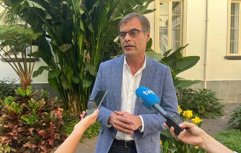 Enseñat acusa al Gobierno de Sánchez de retener más de 200 millones que pertenecen a Canarias