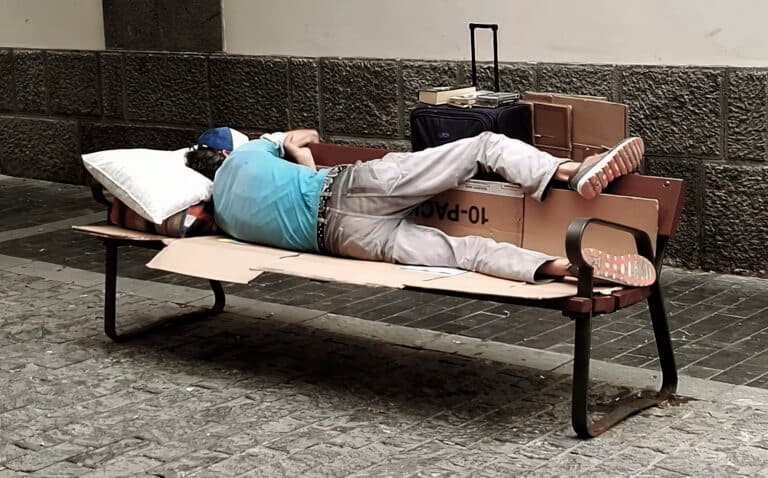 Cáritas atiende a más de mil personas sin hogar en Las Palmas y alerta del aumento de mujeres en la calle