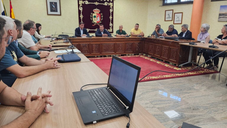 Tres posibles ubicaciones reactivan el diálogo entre Totem y la plataforma vecinal en Antigua