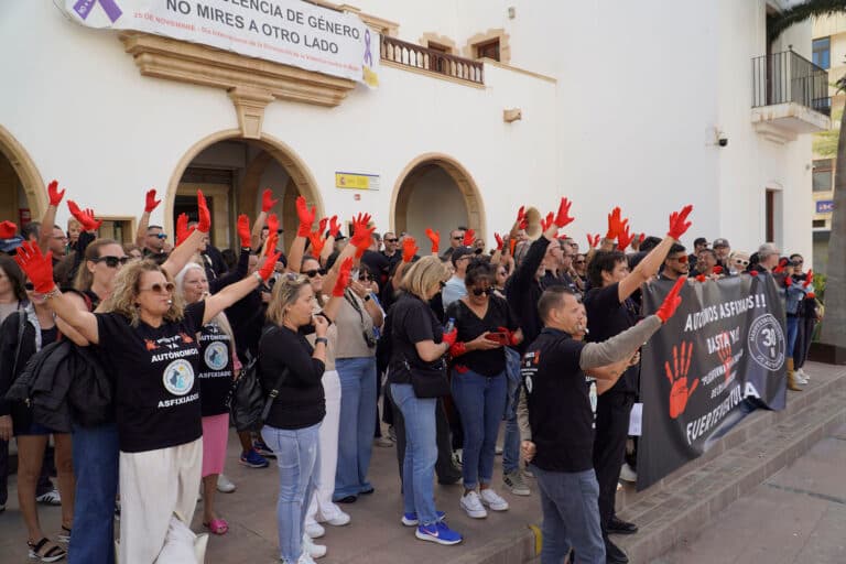 VOX irrumpe en el debate tras el 30N y propone una rebaja drástica del IRPF y la bonificación total de la cuota de autónomos para quienes contraten empleados
