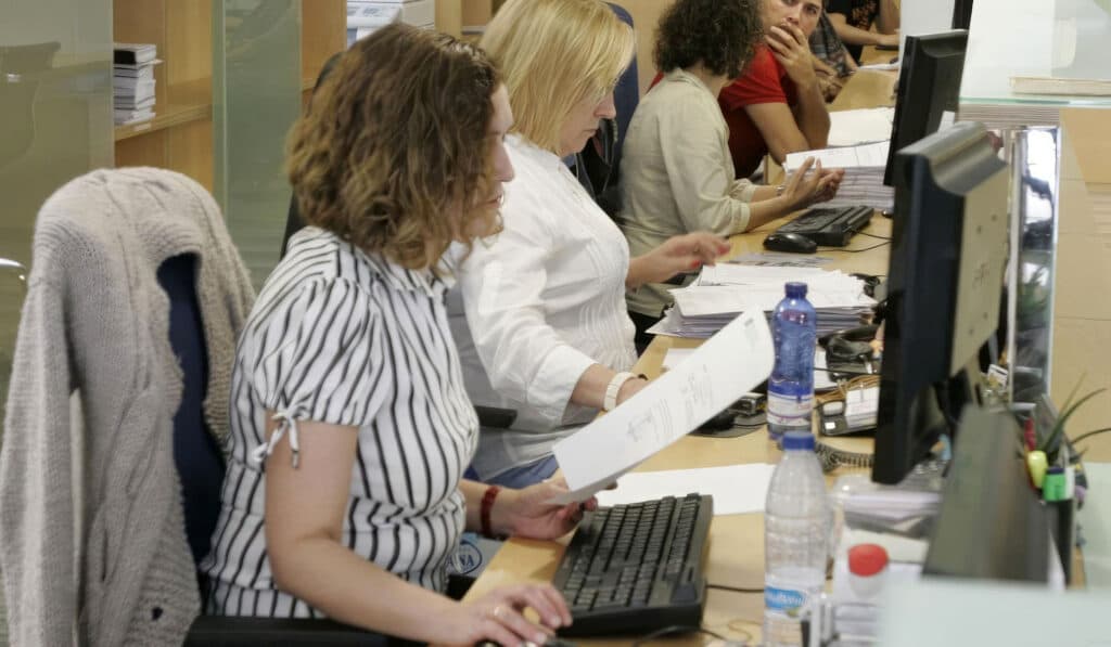 Respaldo sindical para un plan que afectará al 64% de la plantilla autonómica