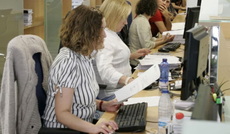 Respaldo sindical para un plan que afectará al 64% de la plantilla autonómica