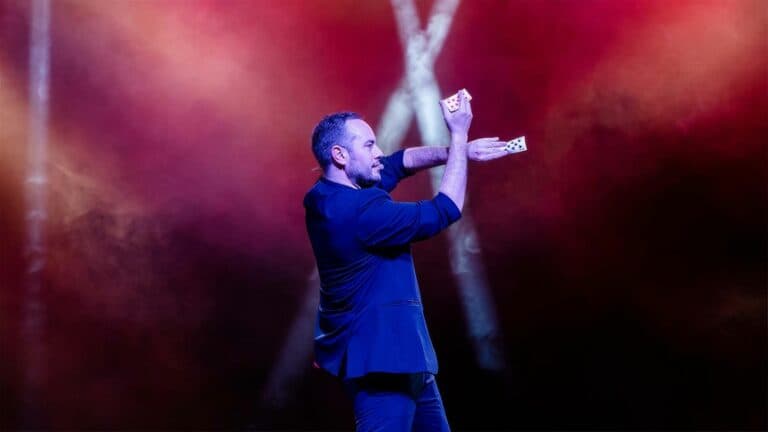 Jorge Blass regresa a Fuerteventura con “Ilusionarte”, un viaje sensorial que fusiona magia, emoción y tecnología