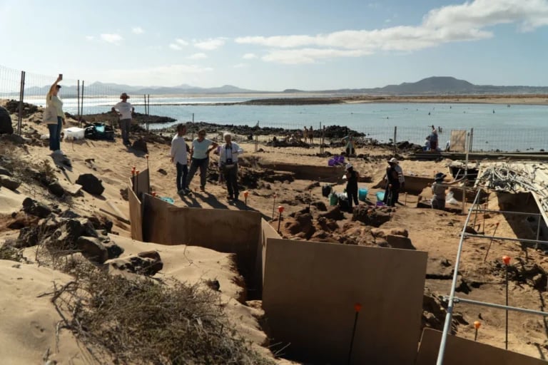 Arqueólogos del yacimiento romano de Lobos valoran extender las excavaciones a Corralejo