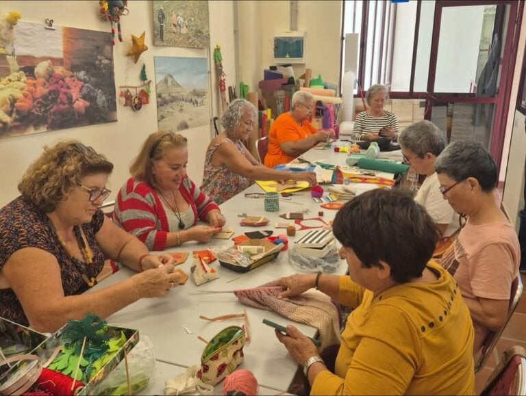 ‘El Arte de Cuidar en Navidad’, el árbol que rinde homenaje a las personas cuidadoras en Puerto del Rosario