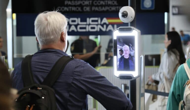 Aena desactiva el embarque biométrico tras una sanción de 10 millones de euros por no evaluar su impacto en datos personales