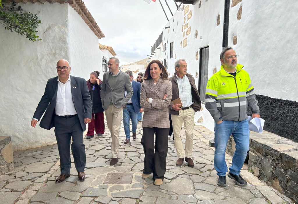 Canarias firma el primer convenio de España para proteger los Pueblos Más Bonitos y reforzar el turismo rural