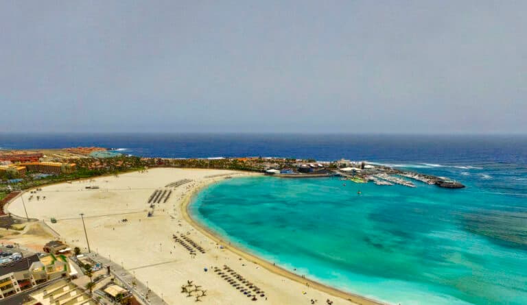 El II Plan de Modernización de Caleta de Fuste genera 4,5 millones de euros para el Ayuntamiento de Antigua en 2025