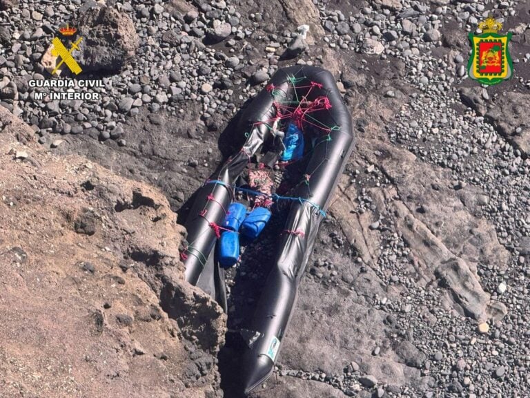 Detenidos tres hombres por introducir 877 kilos de hachís en Fuerteventura mediante una narcolancha