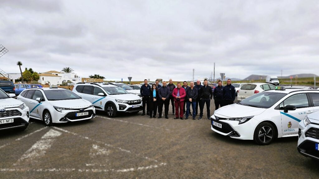 Antigua amplía su flota de taxis con diez nuevas licencias para reforzar el servicio y generar empleo