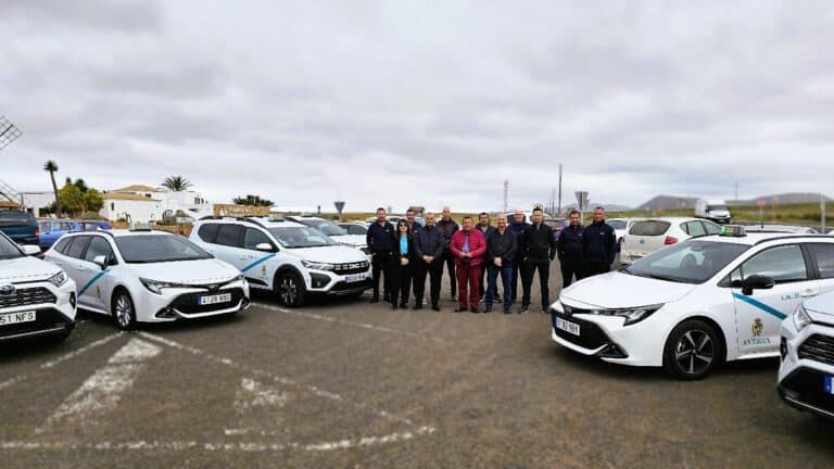 Antigua amplía su flota de taxis con diez nuevas licencias para reforzar el servicio y generar empleo