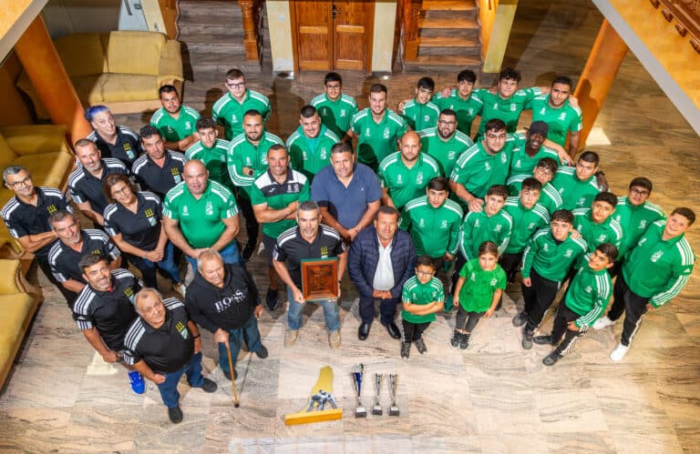 El Ayuntamiento de Antigua reconoce al CL Unión Antigua tras sus recientes títulos insulares