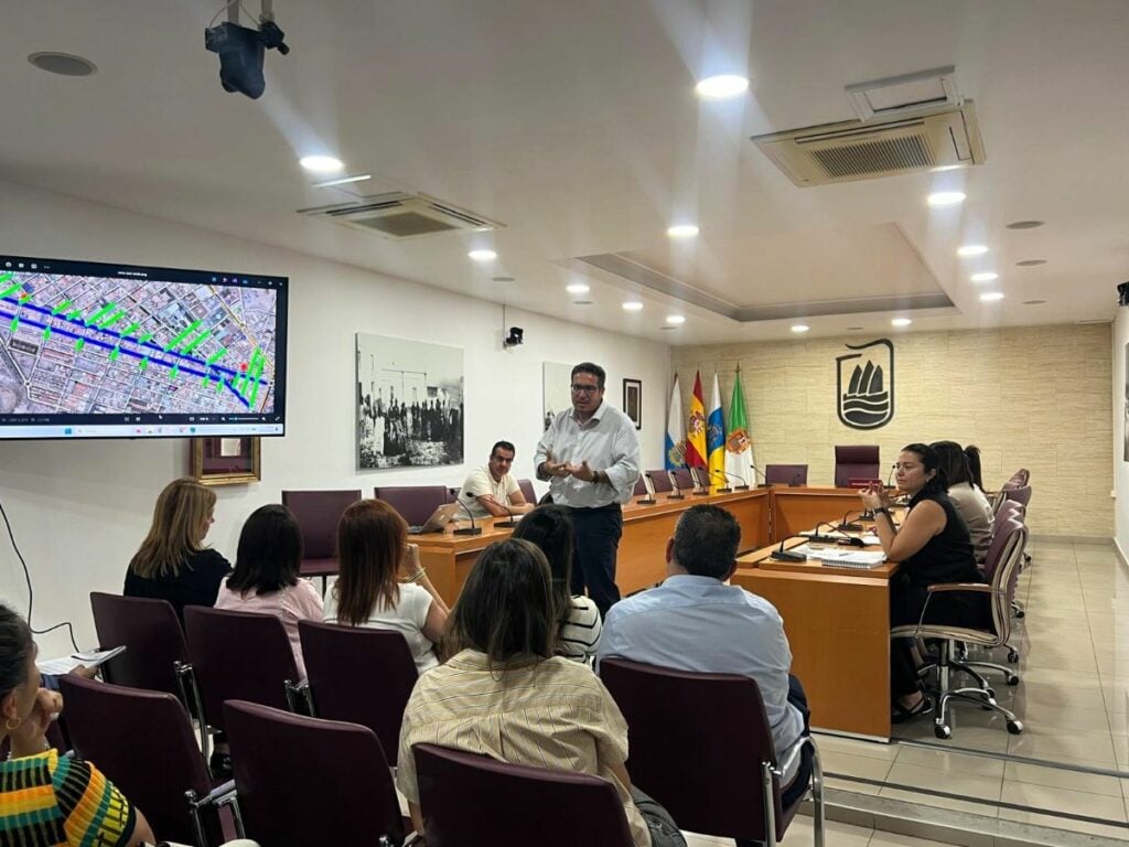 Puerto del Rosario inicia diálogo con comerciantes sobre la implantación de zonas azul y verde en calles céntricas