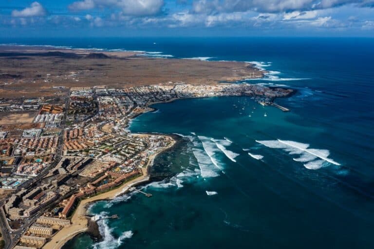Clean Ocean Project recibe el prestigioso Eco Award del Bilbao Surf Film Festival por su cortometraje «Salva la Bahía»