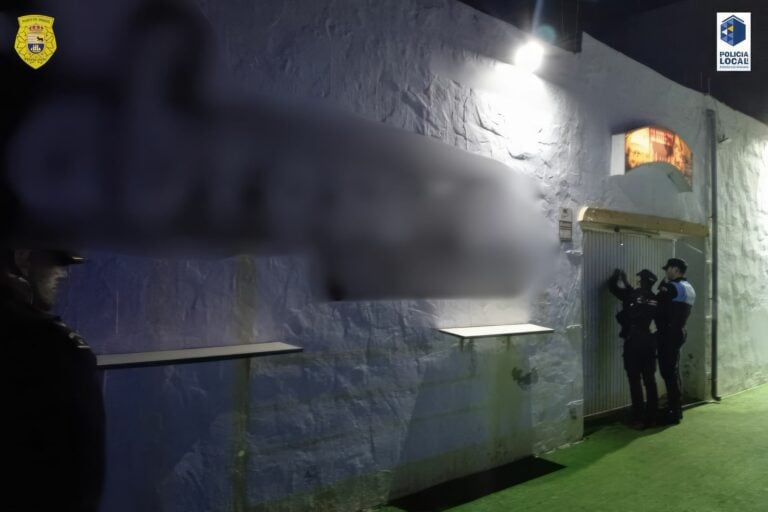 La Policía Local cierra un establecimiento en Fabelo por irregularidades en su actividad