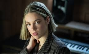 ‘Entre Notas y Anécdotas’ nos descubre a la artista Allie Sherlock