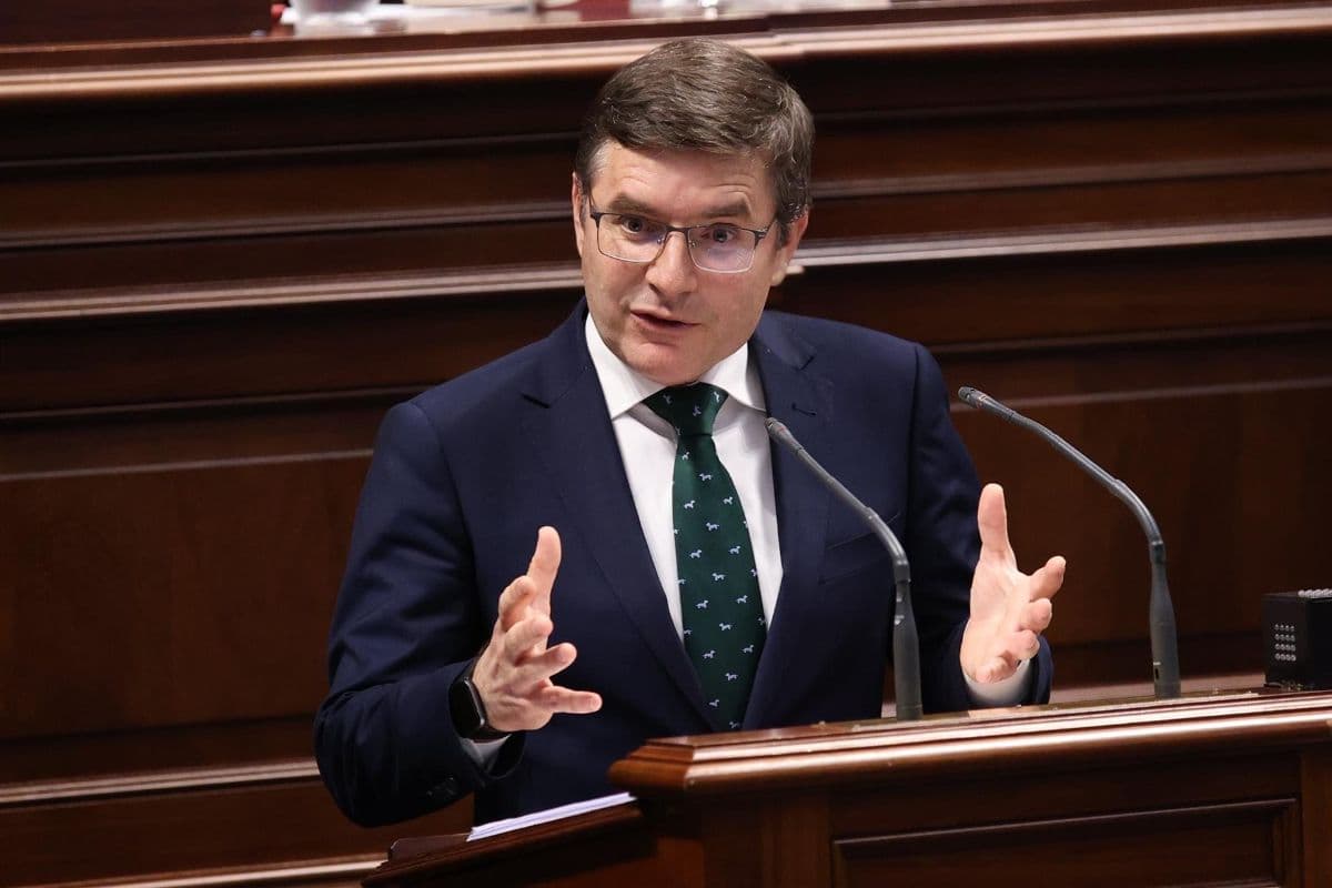 Vox propone recortes en ayudas a migrantes y una PAU única en toda España