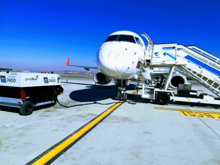 Convocan huelga indefinida para trabajadores de tierra en 4 aeropuertos canarios
