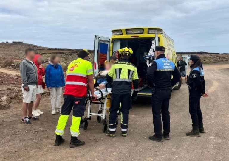 Rescatan a una senderista accidentada en la cima del volcán Calderón Hondo en Lajares