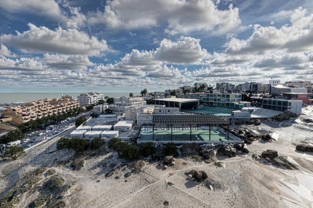 Canarias estrena una innovadora marquesina solar que convierte las canchas deportivas en generadores de energía