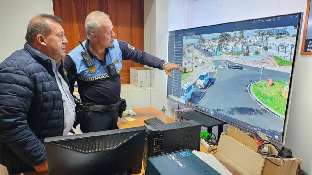 La Policía Local de Antigua refuerza su sistema de vigilancia con cámaras unipersonales y 16 nuevos dispositivos de control