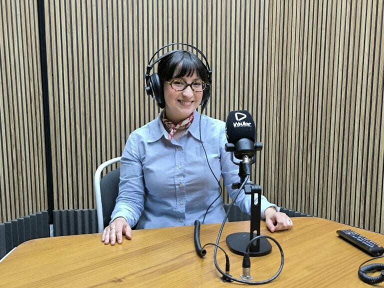 «A los niños y a las niñas les encantan todavía que les cuenten cuentos, a los adultos también»