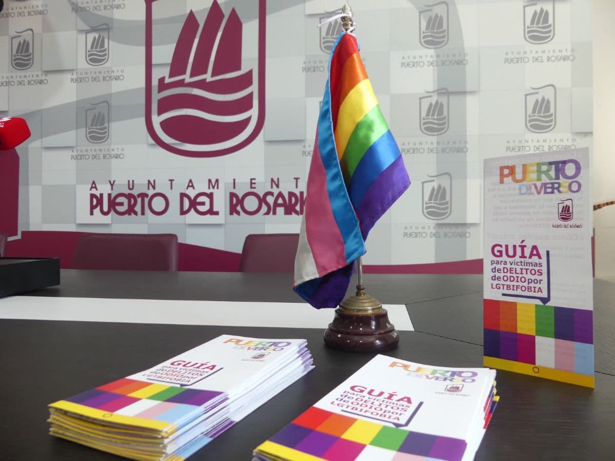 Puerto del Rosario lanza una guía para víctimas de LGTBIfobia: «Ninguna persona debe sentirse sola ante una agresión por ser quien es»