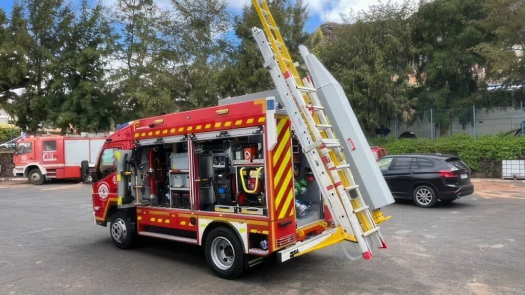 Pájara incorpora el camión de bomberos más pequeño del mercado para acceder a calles de difícil acceso